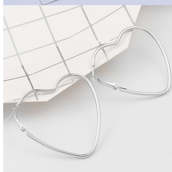 New Heart Shape Hoop Earrings Gold/Silver - Picture 5 of 6